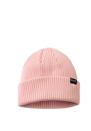 Bonnet en maille côtelée rose avec un revers plié et une petite étiquette noire sur le côté avec un texte blanc.