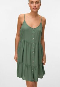 Vero Moda VMBUMPY SHORT SINGLET NOOS - Vestido informal - laurel wreath