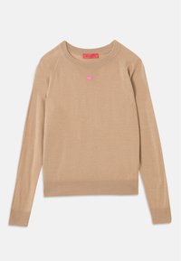 Beige langermet genser med ribbestrikkede mansjetter og nederkant, rund hals, og en liten rosa hjerte brodert under kragen.