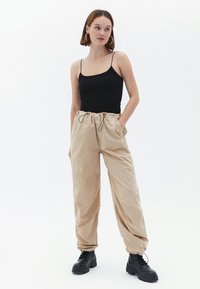 OXXO SINGLET WITH THIN STRAPS - Top - black