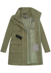 Manteau long en polaire vert olive avec plusieurs poches avant, fermeture zippée et boutons-pression, et doublure intérieure lisse.