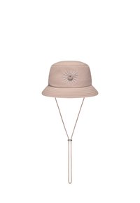 Cappello a secchiello beige realizzato in tessuto, con un design di ricamo a raggi del sole sul davanti e una cinturina regolabile per una vestibilità sicura.