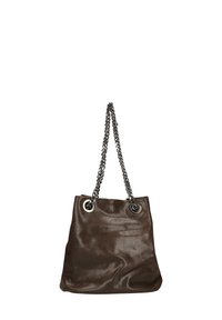 Borsa a tracolla in pelle marrone con superficie texture, occhielli in metallo argentato e manici a catena, presenta una forma morbida e sfiancata.