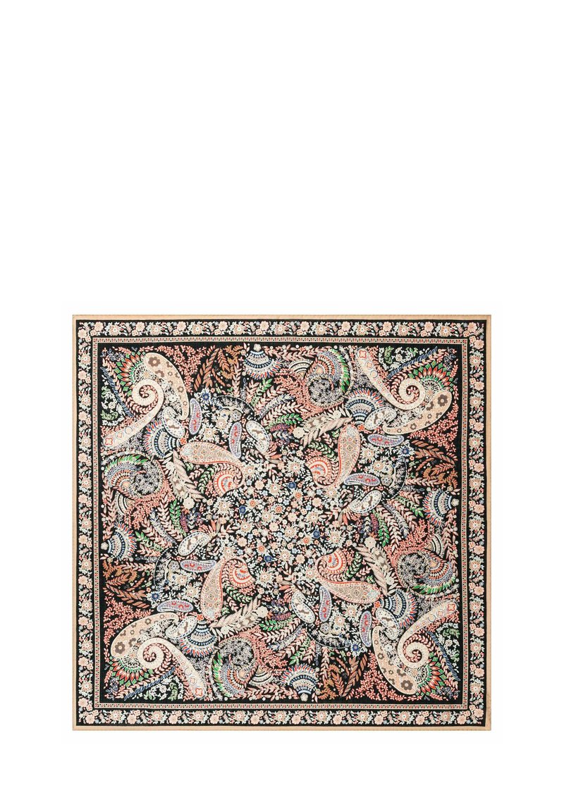Quadratisches Tuch mit komplizierten Paisley-, Blumen- und Blattmustern in Schwarz, Beige, Pfirsich, Grün und Blautönen, umrahmt von einem Blumenrand.