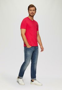 s.Oliver MIT LOGOSTICKEREI - T-shirt print - himbeere