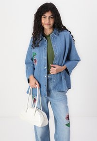 ONLY ONLHOPE  WIDE LEG - Széles szárú - light blue denim