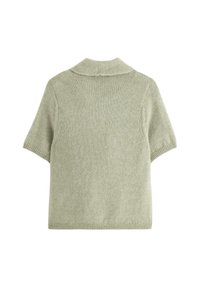 Kortärmad, stickad tröja i ljusgrön. Har en klassisk krage och en avslappnad passform med en slät textur.