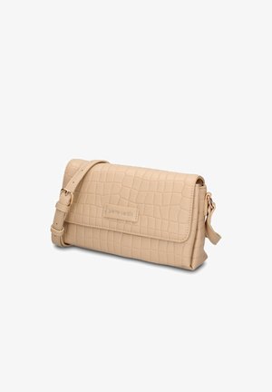 Beige rechthoekige crossbodytas met krokodillenpatroon, verstelbare band en klep aan de voorkant.