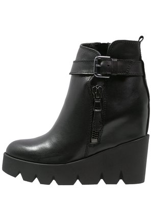 Keilstiefelette - black