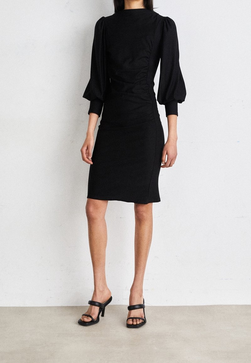 Gestuz Robe fourreau - black