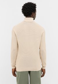 Mustang ELGIN beżowy