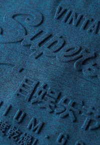Superdry & Co EMBOSSED GRAPHIC - T-shirts print - charred teal grit