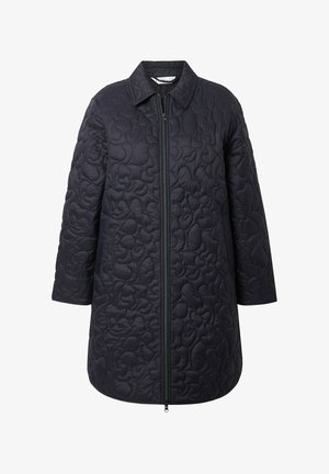 Manteau noir matelassé avec col, arborant un motif floral prominent, fermeture éclair à l'avant et manches trois-quarts. Texture lisse.