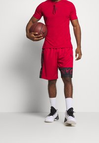 Jordan Pantalón corto de deporte - red