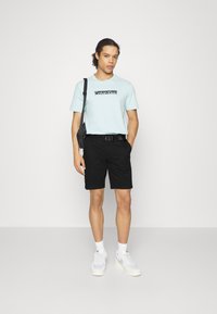 Calvin Klein MODERN SLIM BELT - Rövidnadrágok - black