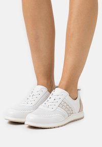 Tamaris Pure Relax LACE UP - Sneaker low - white