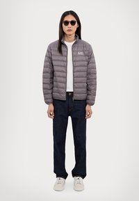 EA7 Emporio Armani TRAIN CORE JACKET - Casaco de penas - volcanic glass