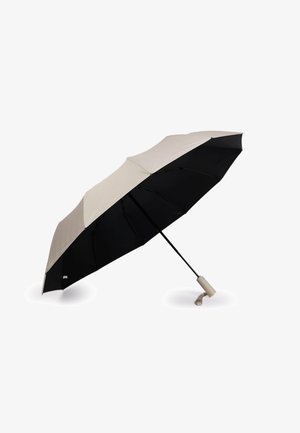 Parapluie avec un dessus beige et un dessous noir, muni d'un cadre noir résistant et d'une poignée beige, conçu pour protéger contre la pluie ou le soleil.