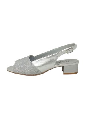 Scarpa slingback argento con punta aperta, tacco basso a blocco e cinturino regolabile con fibbia, parte anteriore testurizzata e retro metallico liscio.