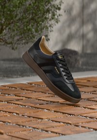 Non sélectionné, black