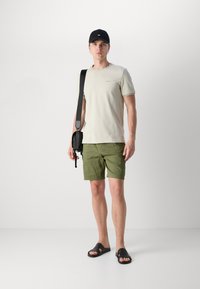 BOSS TAUL - Paprasti marškinėliai - light beige
