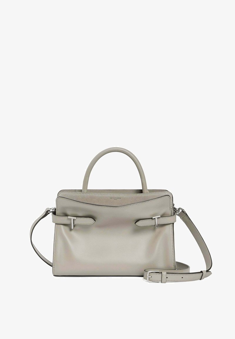 Borsa a tracolla in pelle grigia con una forma strutturata, manici superiori e una tracolla staccabile. Presenta due dettagli con fibbia e una texture liscia.