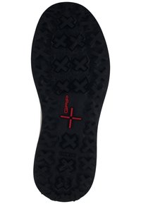 Czarna gumowa podeszwa buta z teksturowanym, wzorzystym bieżnikiem zapewniającym przyczepność. Posiada czerwone logo "GRIP+" oraz oznaczenie "GEOX" z boku.