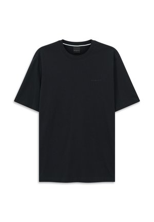 T-shirt nera a maniche corte con collo a giro, con piccolo logo in rilievo sul lato sinistro del petto, esposta su uno sfondo bianco.