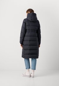 Marc O'Polo LONG COAT FEMININE SHAPE  WITH HOOD - Abrigo de plumas - deep blue sea