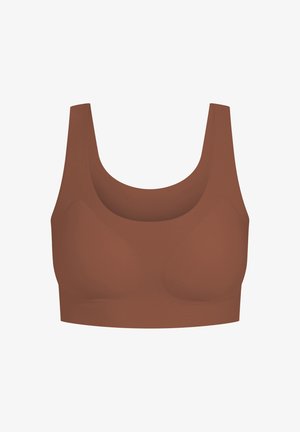 Soutien-gorge de sport sans coutures de couleur marron avec un décolleté arrondi, des bretelles larges et des coques moulées. Texture de tissu lisse avec une coupe ajustée, sans coutures visibles.