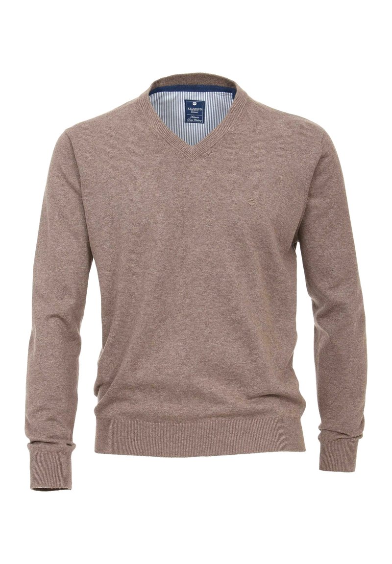 Brązowy sweter z dekoltem w serek wykonany z miękkiej dzianiny, z długimi rękawami oraz ściągaczowymi mankietami i dołem. Wnętrze kołnierza ozdobione delikatnym paskowanym wzorem.