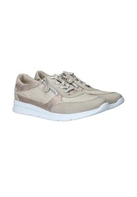 Lichtbeige sneakers van suede en stof, met een gestructureerd ontwerp, veters, zijritsen en een witte rubberen zool.