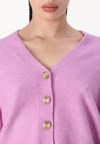 Vero Moda VMLEAF V-NECK - Gilet - african violet