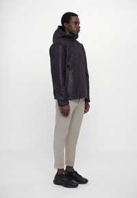 EA7 Emporio Armani GIUBBOTTO - Bunda z nepravej kože - black