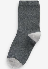 Chaussette en coton gris avec un revers côtelé, sections de talon et d'orteil en gris contrastant, texture lisse et détails de couture renforcée.