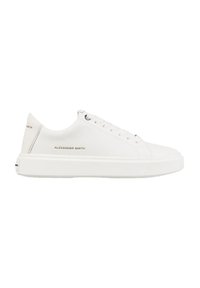 Sneakers bianchi in pelle con design a bassa altezza, caratterizzati da lacci rotondi, suola in gomma testurizzata e branding "ALEXANDER SMITH" sul lato.