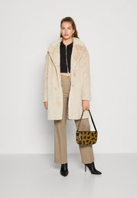 VILA VIFEBA COAT - Vinterkåpe / -frakk - birch