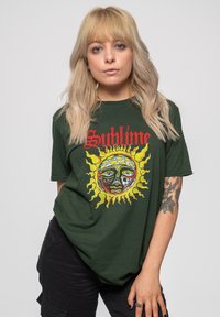 Paradiso Clothing SUBLIME YELLOW SUN UNISEX - Print T-shirt - green