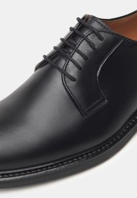 NeroGiardini Elegantní šněrovací boty - nero