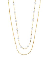 Halskette in Goldtönen mit drei geschichteten Designs, die abwechselnd aus glatten Perlen und verlängerten Kettengliedern bestehen.