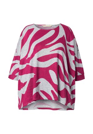 Lys grå top med brede ærmer og en rund udskæring, der har et abstrakt pink zebra mønster over det hele. Løs pasform med en rund kant.