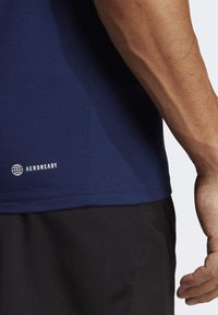 adidas Performance ESSENTIALS FEEL READY - Sportfelső - dark blue/white