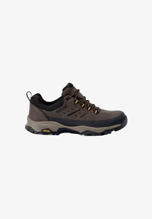 Scarpa da trekking bassa marrone e nera con suola Vibram, allacciatura frontale e collarino imbottito, progettata per attività all’aperto.