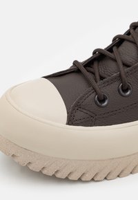Converse Sneakers alte - brown