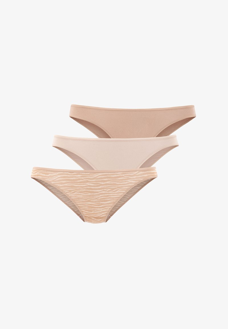 Trois culottes de bain de style bikini pour femmes dans des tons beiges, comprenant une teinte nude unie, une teinte beige clair unie et une teinte beige avec un motif zèbre.
