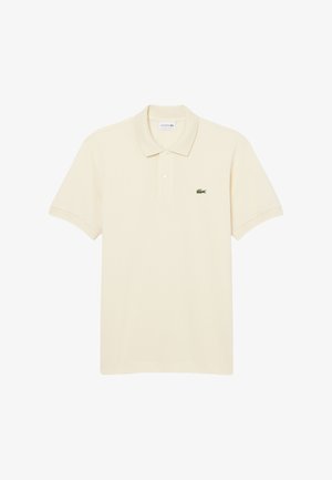 Cremefarbenes Poloshirt aus Baumwolle mit klassischem Kragen und Dreiknopf-Leiste. Kleines grünes Krokodil-Logo auf der linken Brust.