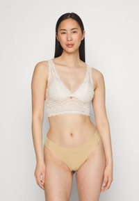 Sloggi FEEL STRING - Thong - cognac