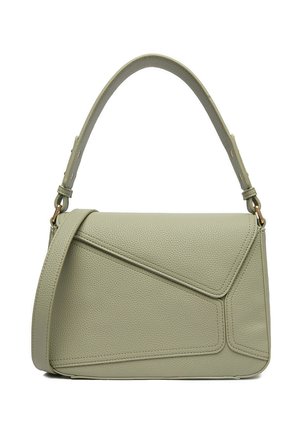 Borsa a mano in pelle verde chiaro con superficie testurizzata, patta inclinata, manico superiore e tracolla regolabile su sfondo bianco.