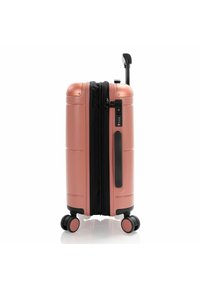 Valigia rigida color oro rosa, dotata di una cerniera nera, lucchetto combinato, manico telescopico e ruote girevoli a 360 gradi. Finitura testurizzata.