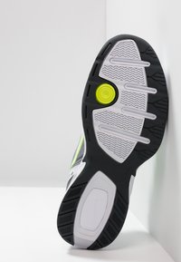 Nike Performance AIR MONARCH IV - Avalynė treniruotėms - white/white /cool grey